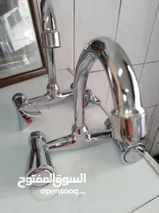  6 خلاط مياه إيطالي بحالة ممتازة للمغاسل والمجلى ، عدد2 موجودات بالبقعة وعالفحص