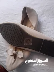 10 حذاء نسائي جلد طبيعي مقاس 41 صيني لون بيج (اف وايت)