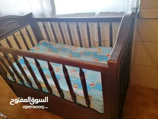  5 تخت اطفال خشب بني اللون مع الفرشة