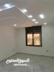  14 شقه 205م طابق ثاني فني للبيع على شارع البترا شرق كازيه الرجوب واربد مول قراند