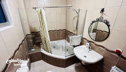  7 شقة كبيره ومميزة في ارقى منطقة في ضاحية الرشيد (مع جاكوزي)