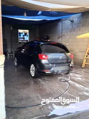  1 سيارة ممتازة خالية من الحوادث والضربات القوية