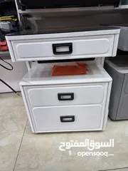  2 الكوميدينا الذكية مع الخزنة تصميم عصري + وظائف ذكية + أمان عالي مصنوعة من أجود أنواع الخشب .
