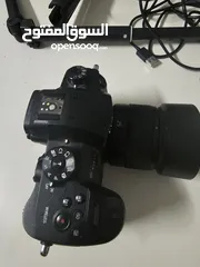  5 كاميرا احترافية بانسونيك Lumix GH5  مع عدسة صغيرة واستاند واضاءة