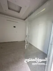  1 محل تجاري للإيجار-مقابل جامعة الأكاديمية