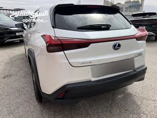  29 ليكزس UX300e كهربائية اعلى اضافات 2021