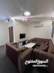  11 شقه مفروشه اثاث شبه جديد خلف ارابيلا مول مكيفه قريبه من جميع الخدمات والمولات