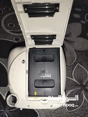  6 كاميرا سحب فوري للبيع بحاله ممتازه نوعها FUJILM والسعر قابل للتفاوض