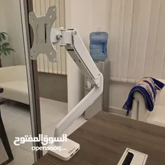  1 حاملة شاشة كمبيوتر ماركة fellowes سعر الشراء 80
