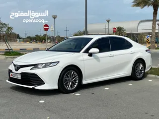  2 2018 Toyota camry LE 1 owner 38000 km only