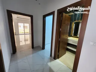  6 شقة فارغة للبيع في خلدا - ref: 14593