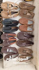  2 أحذية  أطفال مستعملة منها اوروبي ومنها محلي بحالة جيدة للبيع بسعر حرق. بسعر الجوز دينار ونص دينار