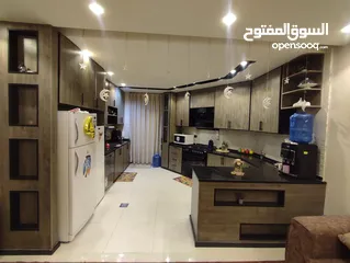 9 شقة طابق تسوية بناء حديث للبيع