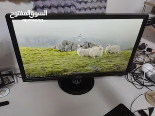  1 شاشة أسوس HD مع سماعات بسعر حرق وفي أغراض أخرى للبيع