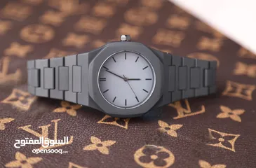  23 للبيع ساعة فيري ميلانو كوبي درجة أولى بجودة ممتازة وتصميم عصري أنيق.