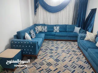  1 طقم كورنر مساحة 11 متر مع طاولة وسط مع كومدينة أحذية ومراية مع طاولة شاشة