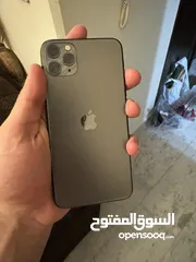  1 آيفون 11 برو ماكس بحالة وكاله مع ‏عظمة مساحة 64 جيجا  بطارية 89٪؜ استعمال سنه وارد كندي