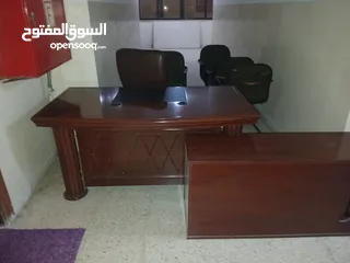  3 مكتب للبيع من دون كراسي