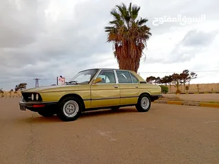  2 BMW E12 1981