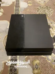  2 بلايستيشن 4 شغال و نظيف مع 2 يدات و 2 سي دي