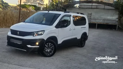  2 بيجو ريفتر 2023 رخصة ترخيص وتامين ل شهر 6/2026 تامين شامل  امكانية البيع دفعة وشكات مش ناقصها اشي فل