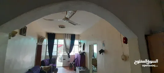  22 بيت مع ارض للبيع
