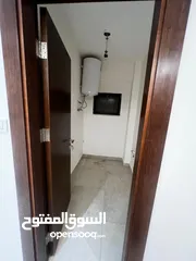  29 شقة فارغة - ام السماق - 3نوم 1ماستر - ارضية - ترسات خارجية - موقع مميز