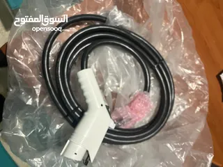  1 Rev D (rav-4) charging cable with the charging box   ‏Rev D  شاحن سيارة (rav-4) مع صندوق الشاحن