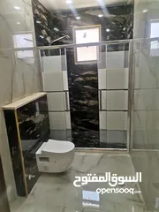  17 شقه 205م طابق ارضي مدخل خاص وكراج خاص وساحه للبيع على شارع البترا شرق اربد مول قراند وكازيه الرجوب