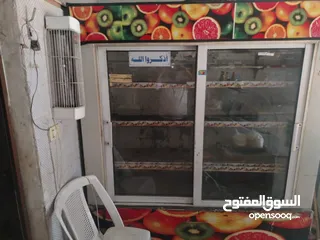  1 ثلاجة عرض ثلاجة دلي فريزر عدد2 ماكينات فرم لحمه عدد 2 وميزان