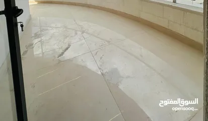  2 شقة فاخرة - لم تسكن - تشطيبات سوبر ديلوكس - 4نوم 2ماستر - 216م - بإطلالــــه مميزة