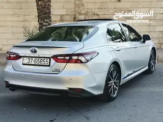  5 تويوتا كامري 2023 GLE كامله الاضافات صيانه الشركه.... قطعة مسافة 40 الف كم