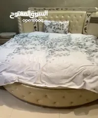  1 سرير مع المرتبه وجلسه  ارضيه للبيع