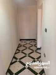  3 شقه علي شارع شبرا العمومي موقع مميز