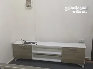  5 طاولة تلفزيون ووسط للبيع بسعر مناسب جدا جدا