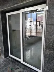  1 واجهات المنيوم دبل جلاس بحال الوكاله لون ابيض زجاج اسود عرض 200 ارتفاع 250