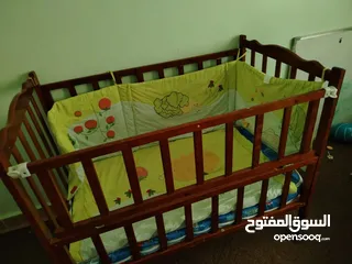  6 للبيع سرير بيبي بحالة ممتازة -