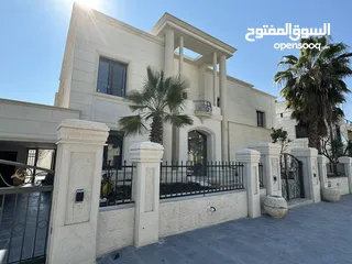  2 فيلا مميزة شبه قصر في اجمل مواقع عبدون بالقرب من السفارة الاميركية