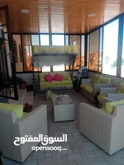  10 خمس مقاعد وطاوله وسط130دينار اربع مقاعد 100سبع مقاعد وطاولة وسط 180دينار وجميع الوان موجود وتر بروف