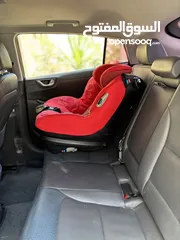 4 كارسيت ماركة maxi cosi الاصلي لون احمر بحالة جيدة للبيع صناعة البرتغال