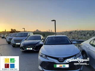  5 سيارات و باصات للتوصيل و الاستقبال من عمان للمطار و بالعكس شركة سياحة مرخصة