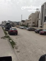  1 قطعه ارض مميزه للبيع في عمان على الدوار السادس  ذات مساحه كبيره على 3شوارع تصلح للاستثمار