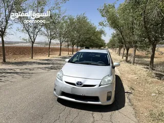  2 Toyota Prius 2010