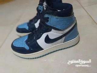  2 أحذية آر جوردن للبيع