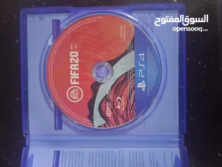  4 بيع لعبتين مستعمل سنتين فيفا 20 و انتشارتد  sell two games used for two years fifa 20 and uncharted