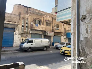  1 عمارة تجاري  تصلح للسكن او الاستثمار مخازن عدد 3 وشقة ارضية مع حديقة وشقة طابق اول  قريبة من الخدمات