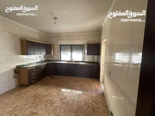  5 شقة للايجار حي الصحابة قرب صيدلية عميش طابق ثاني مساحة 175م