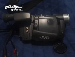  2 كاميرا jvc قديمه بحاله ممتازه بدون شريط بسعر ممتاز مع شاحنها الاصلي وشنطتها