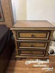  1 سرير مجوز وكومدنتين وتسريحه خشب لتيه وزان بحاله ممتازه بدون خزانه
