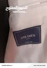  11 بدلة كاملة ماركة JAKAMEN صناعة تركية مستعمله لبسة واحده مقاس L . سعر الشراء 550 دينار وكالة.